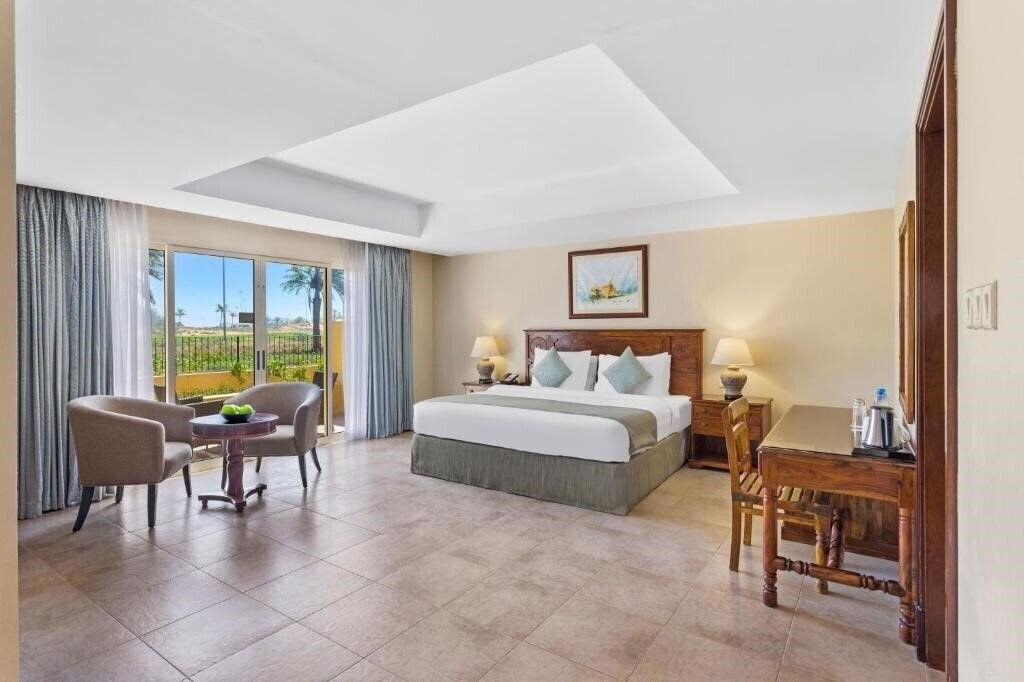 Фото Al Hamra Village Golf & Beach Resort 4*