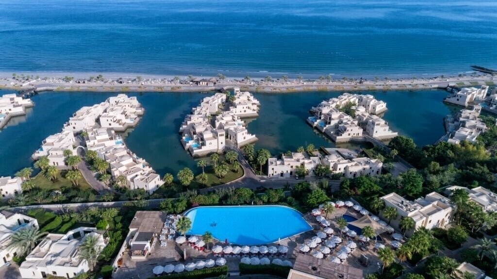 Готель The Cove Rotana Resort Ras Al Khaimah 5*
