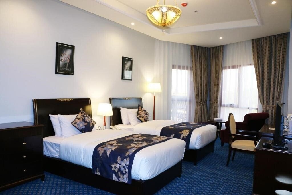 Фото Red Castle Hotel 4*