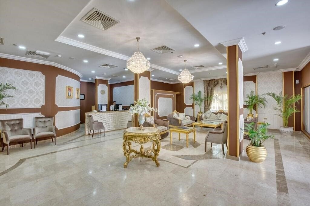 Отель Royal Hotel Sharjah 3*