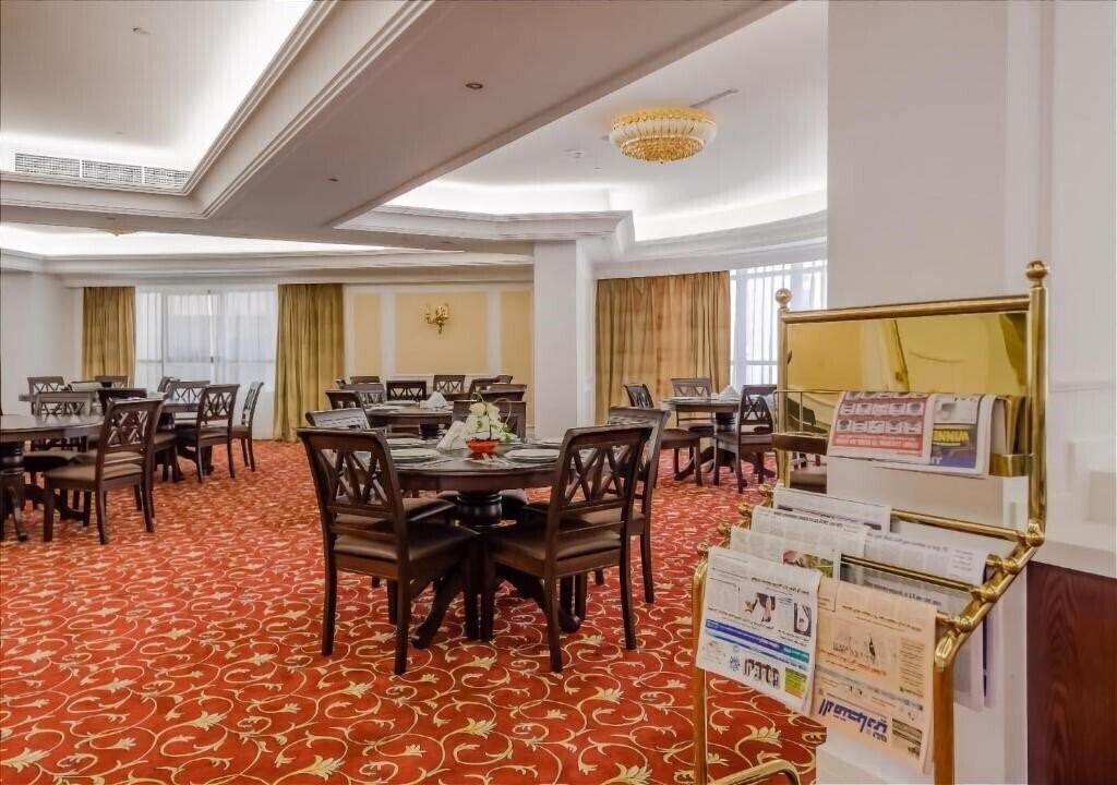 Картинка Crystal Plaza Al Majaz (ex. Tulip Inn Al Khan Hotel) 4*