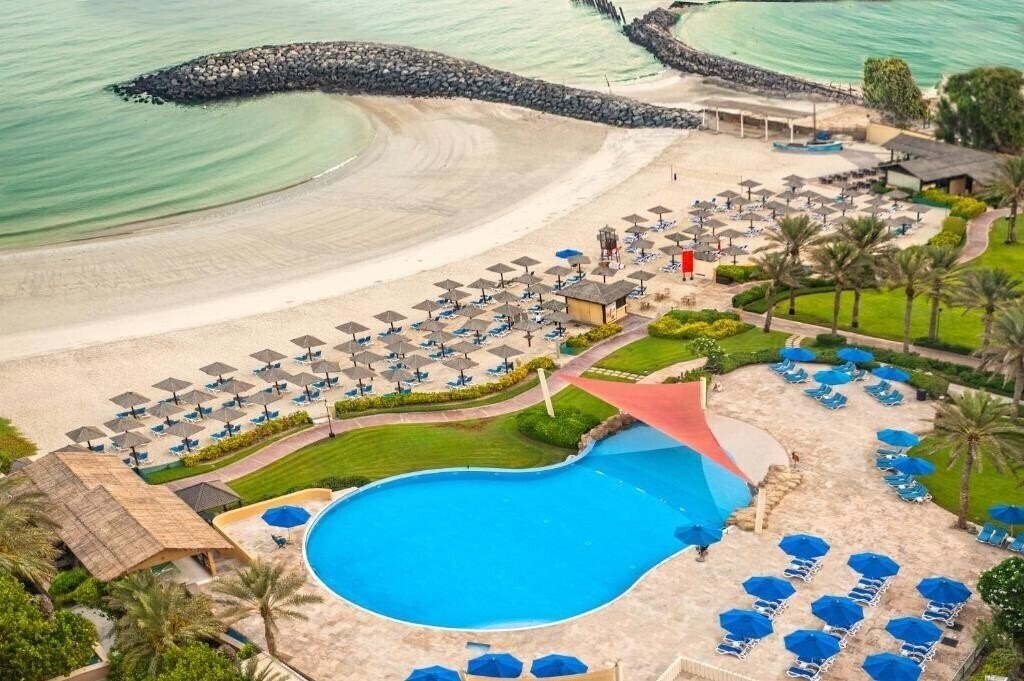 Готель Coral Beach Resort Sharjah 4*