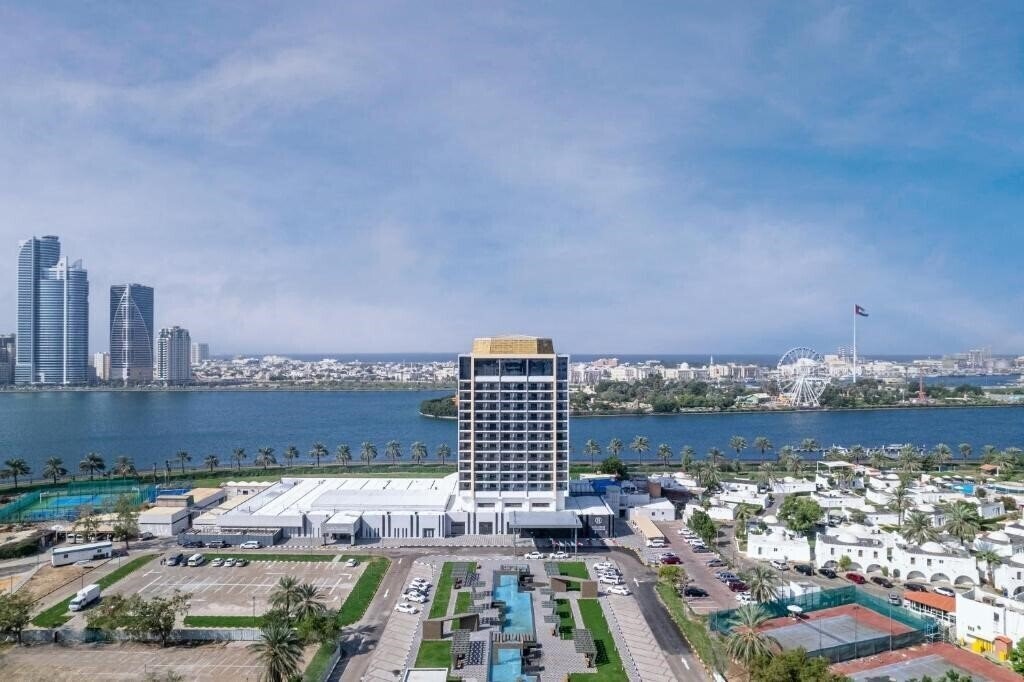 Отель Holiday International (ex. Holiday International Hotel) 4*
