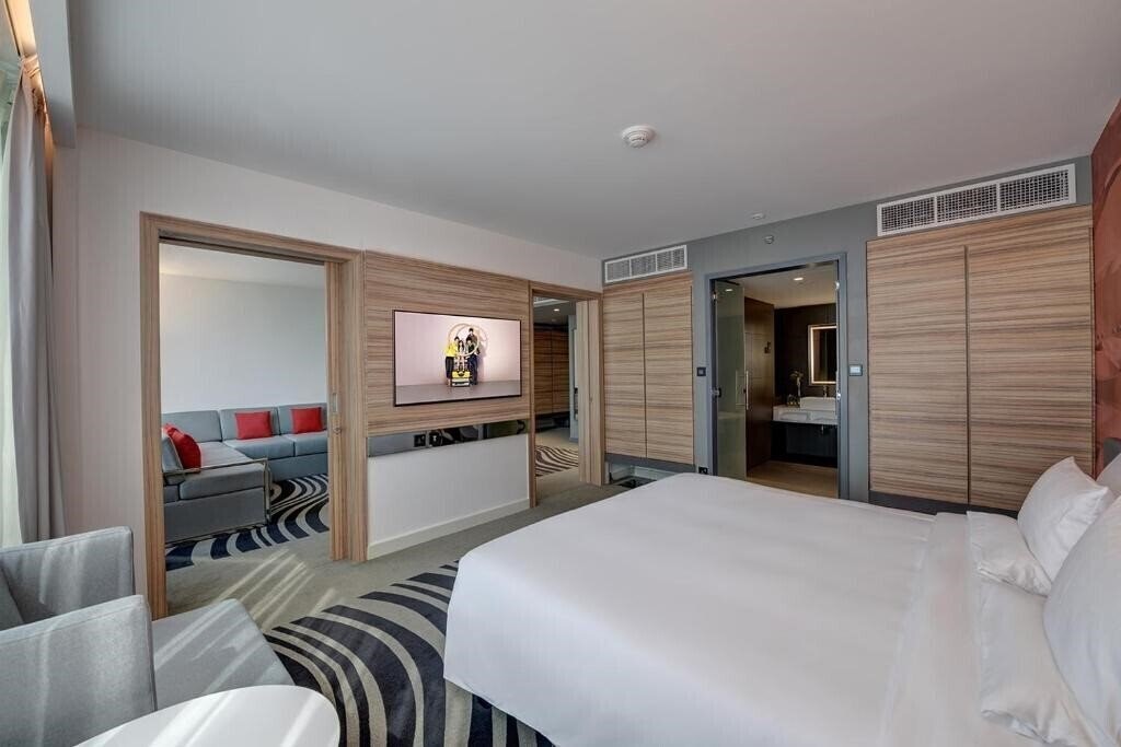 Картинка Novotel Sharjah Expo Centre 4*