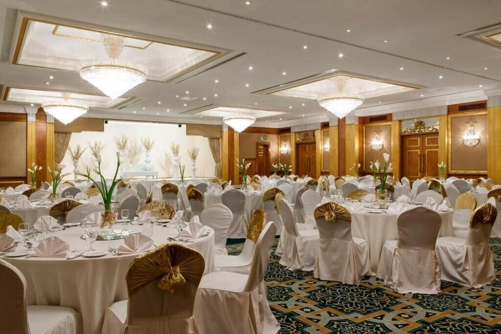 Изображение Corniche Hotel Sharjah (ex. Hilton Sharjah, Millenium Hotel Sharjah) 5*