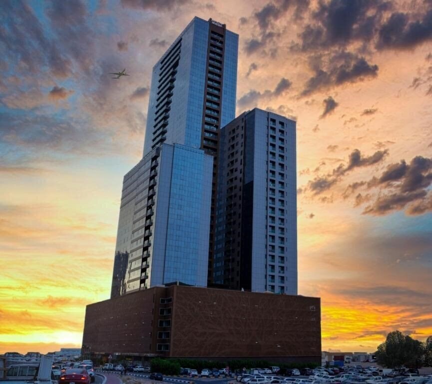 Готель Luxe Grand Hotel Apartments 5*