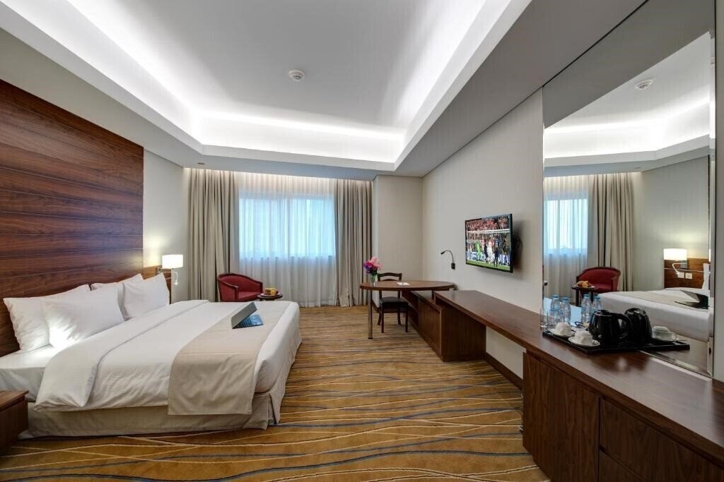 Фото Center Hotel Sharjah 4*