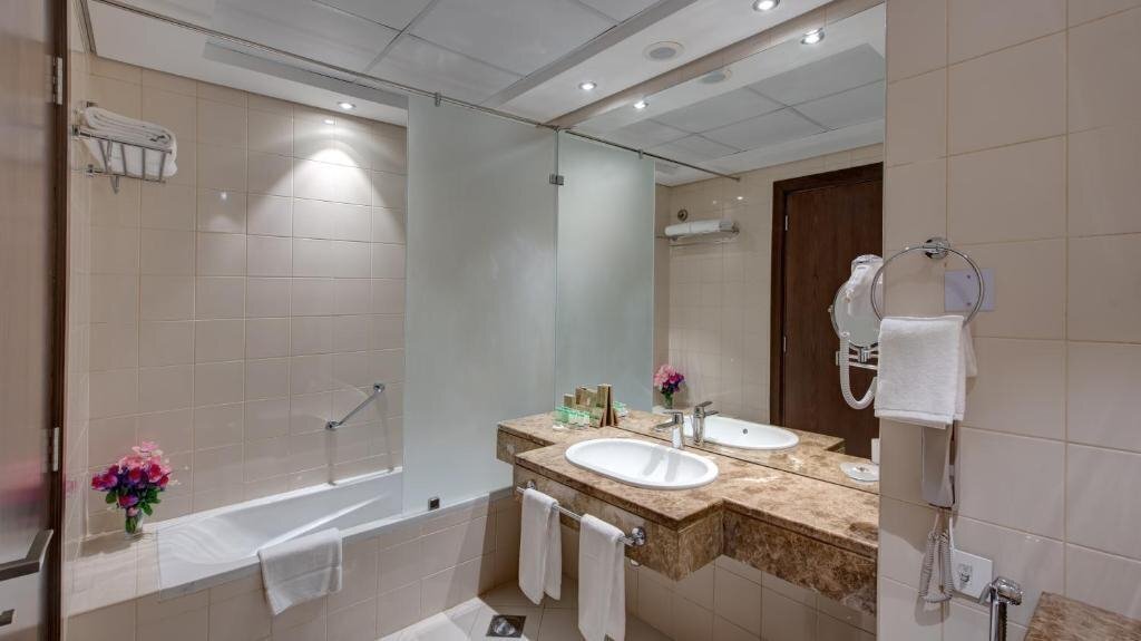 Фотографія Center Hotel Sharjah 4*