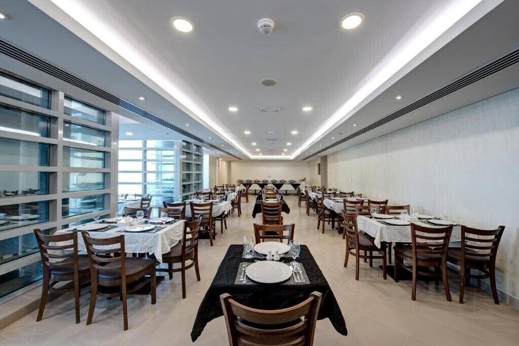 Картинка Center Hotel Sharjah 4*