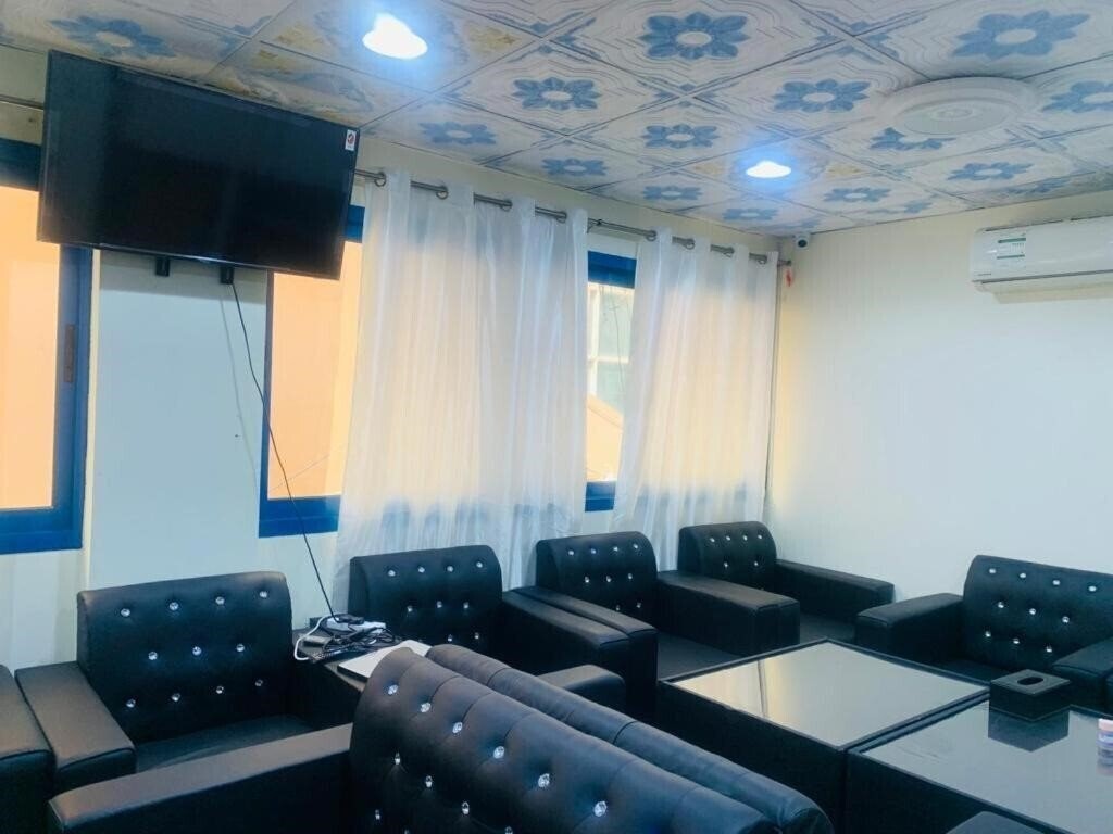 Фотография Oyo 271 Parasol Hotel 2*