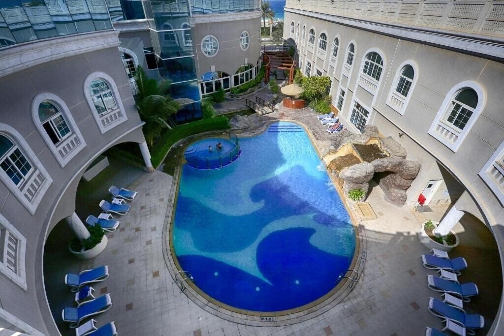 Готель Sharjah Premiere Hotel & Resort 3*