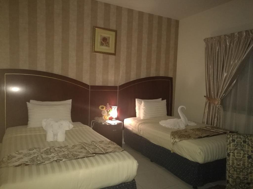 Фотографія Royal Crown 3*