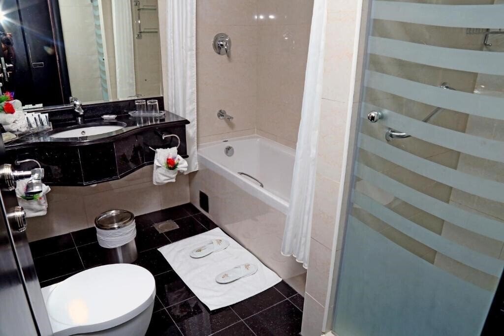 Фото Royal Grand Suite Hotel 4*