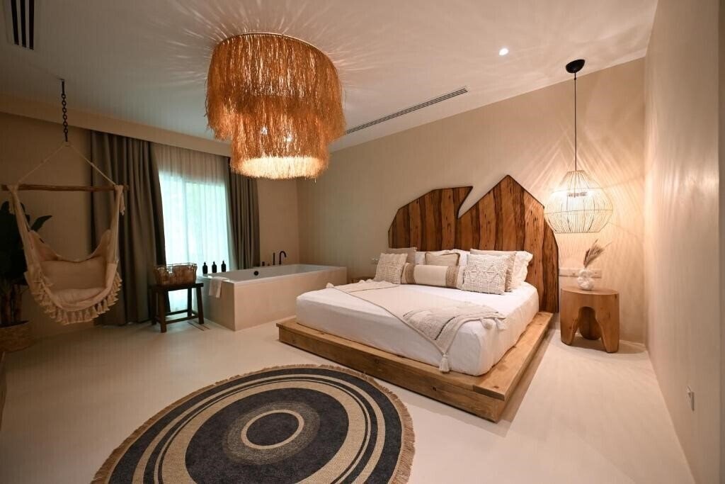 Фото Umm Al Quwain Beach Hotel 4*