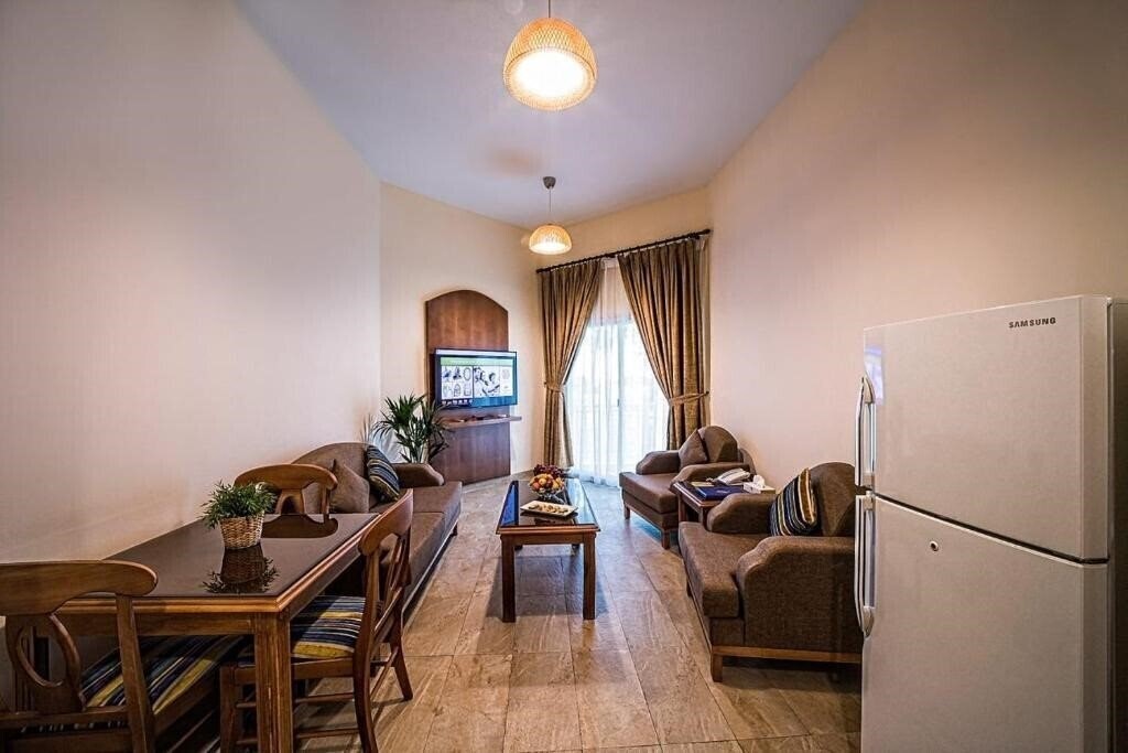Зображення Umm Al Quwain Beach Hotel 4*