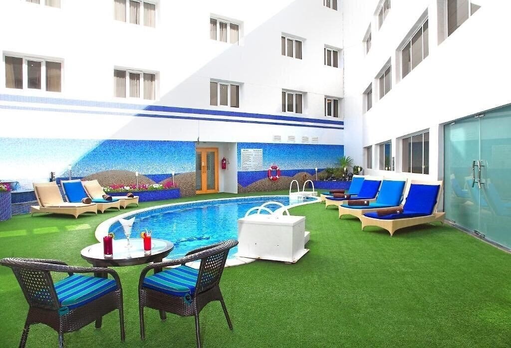 Картинка Ramada by Wyndham Qurum Beach 4*