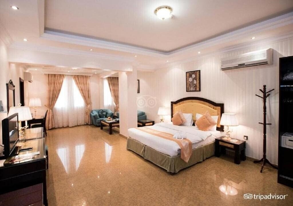Отель Garden Hotel Muscat By Royal Titan Group (ex. Tulip Inn Muscat) 4*