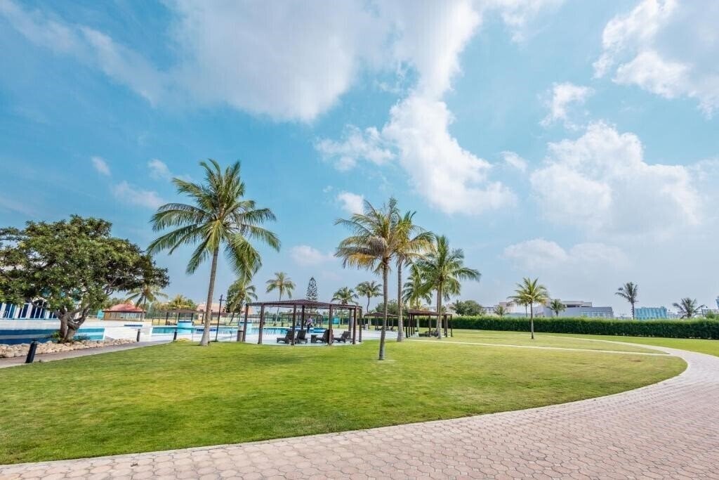 Готель Hamdan Plaza Hotel 3*