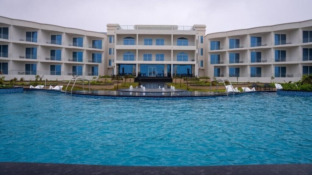Готель Arabian Sea Resort 4*