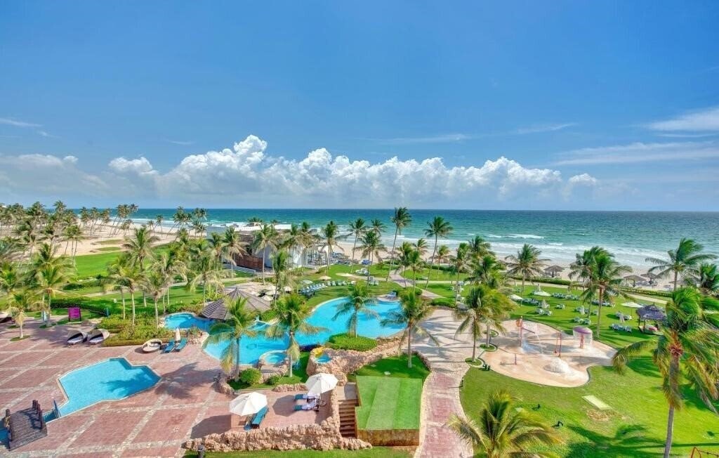 Готель Crowne Plaza Resort Salalah 5*
