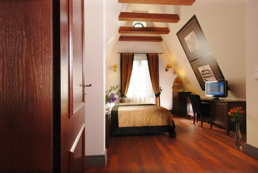 Изображение Holland House Residence 4*