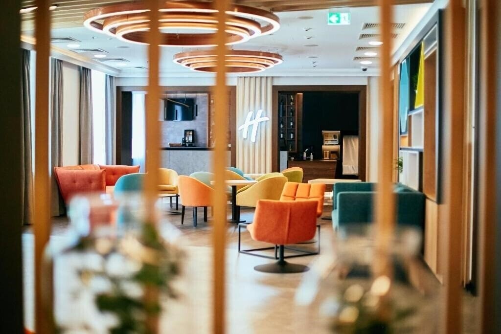 Отель Express By Holiday Inn 3*
