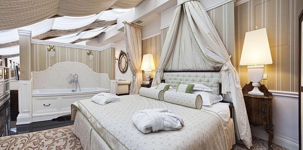 Отель Bonerovski Palace 5*