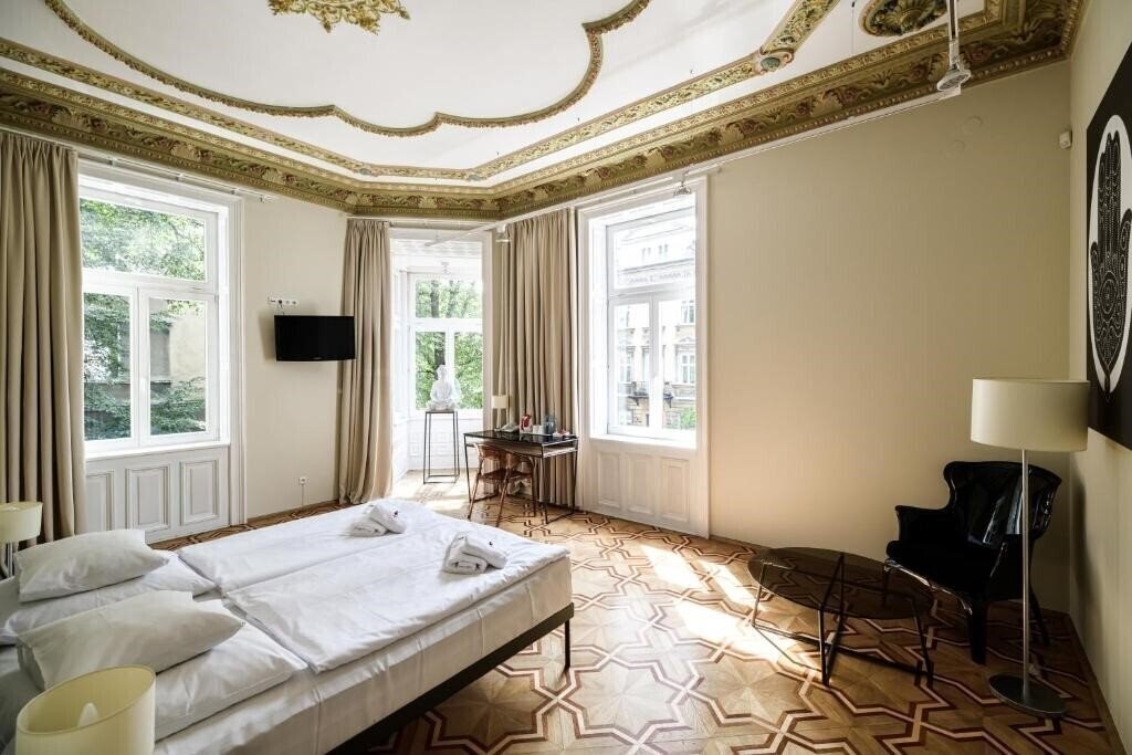 Отель Home Hotel 4*