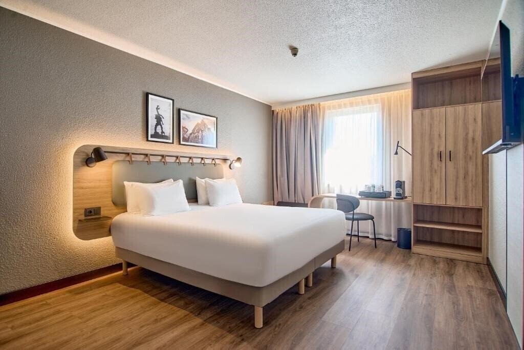 Готель Campanile Cracovie 3*