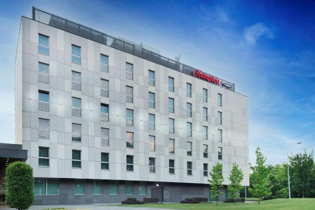 Готель Hampton By Hilton 4*