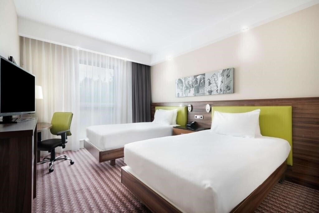 Фото Hampton By Hilton 4*