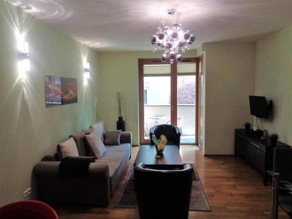 Готель Angel Plaza Apartments 4*