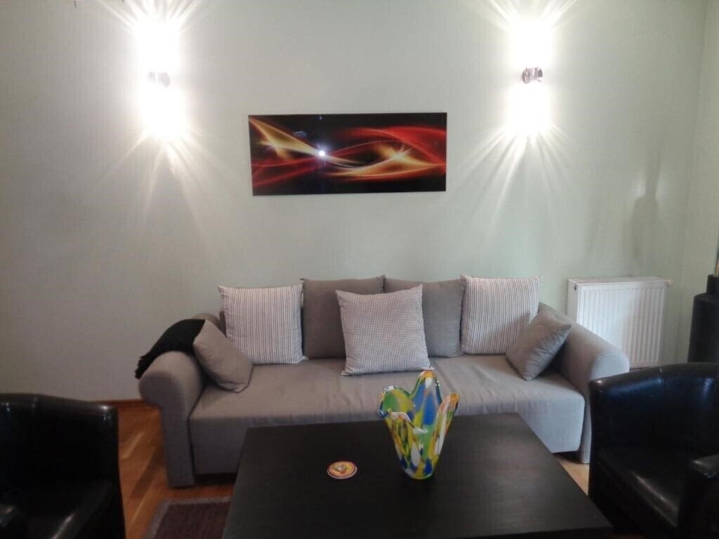 Фото Angel Plaza Apartments 4*