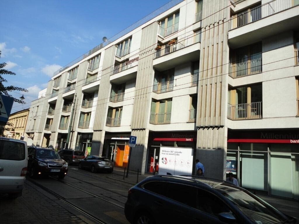 Готель Angel Plaza Apartments 4*