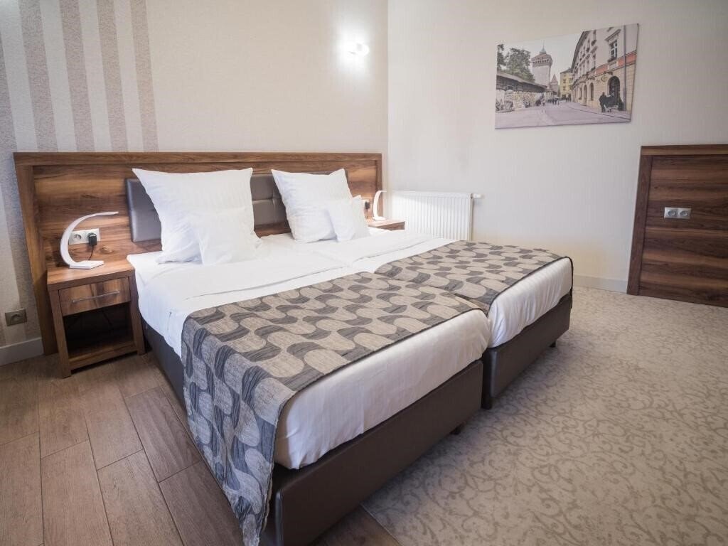 Картинка Hotel Miodowa 3*