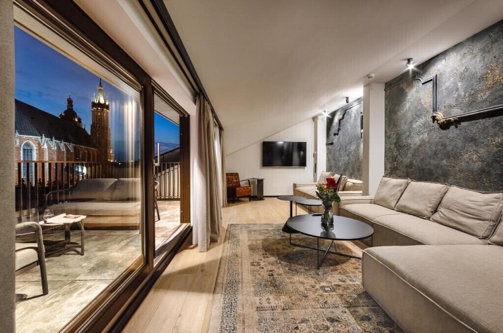 Отель Nomadic Suites 4*
