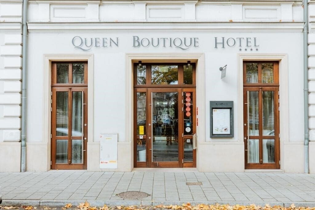 Отель Queen Boutique Hotel 4*