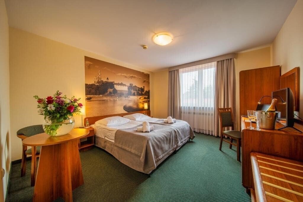 Отель Hotel City 4*