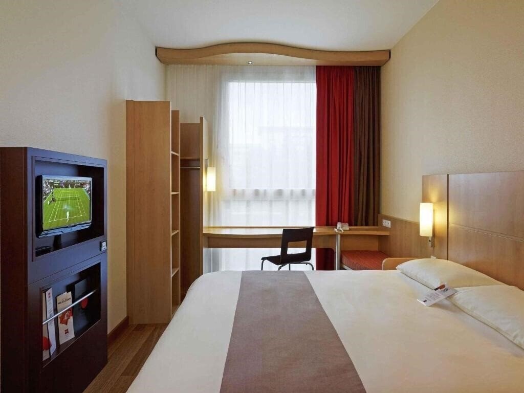 Фото Ibis Warszawa Reduta 2*