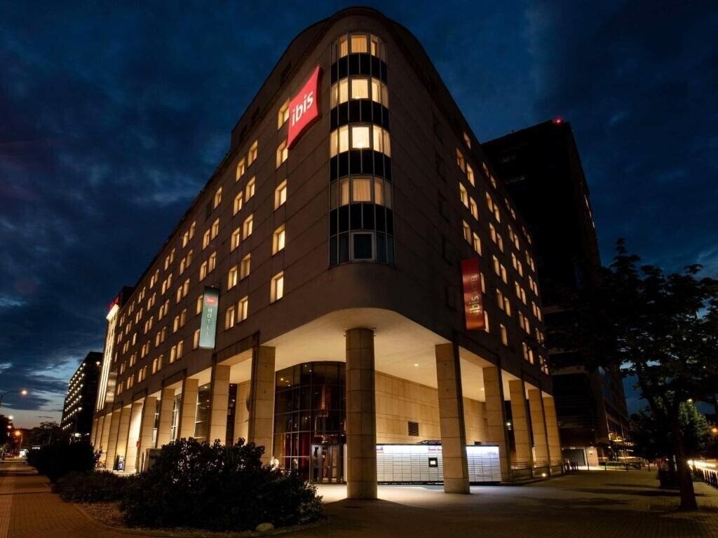 Готель Ibis Hotel Stare Miasto Warszawa 2*