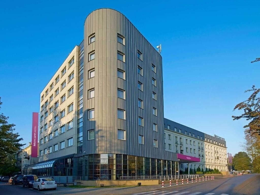 Отель Mercure Airport 3*