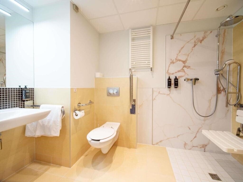 Фотография Mercure Airport 3*