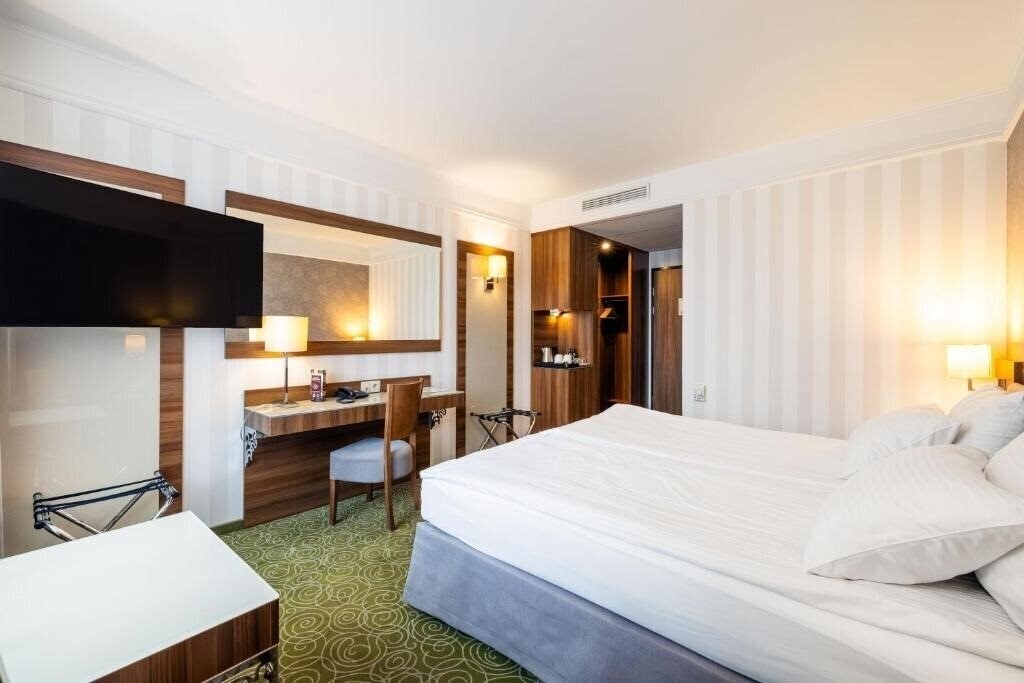Готель Hotel Lord 5*