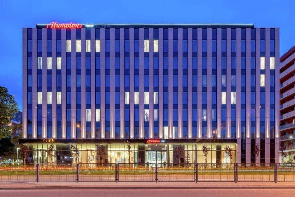 Готель Hampton by Hilton Warsaw Mokotow 3*