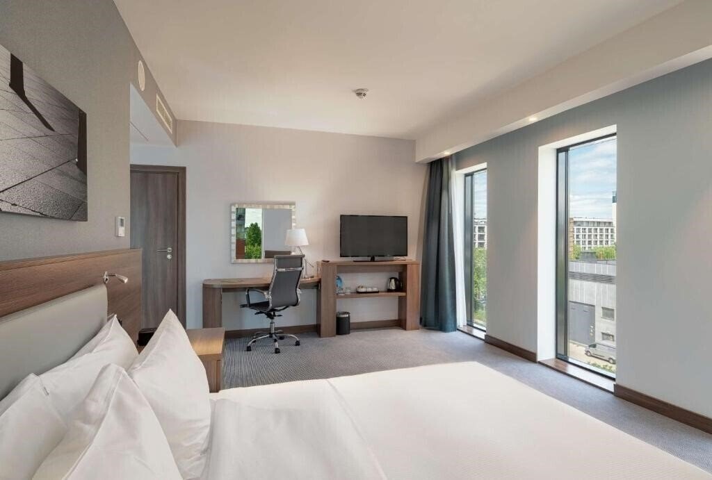 Фото Hampton by Hilton Warsaw Mokotow 3*