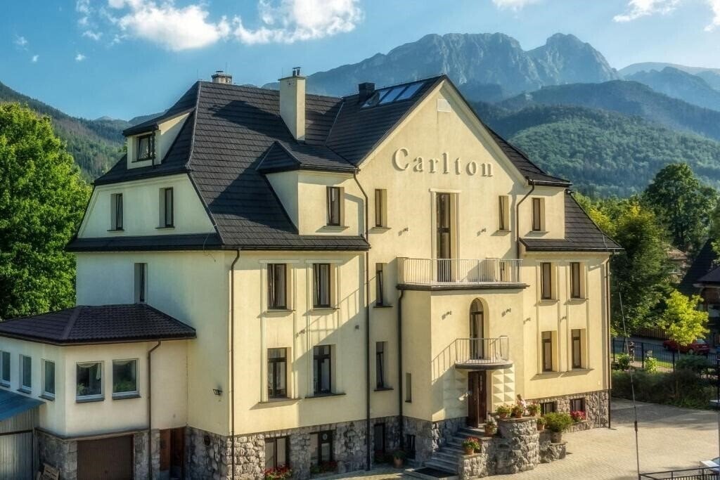 Отель Willa Carlton 3*