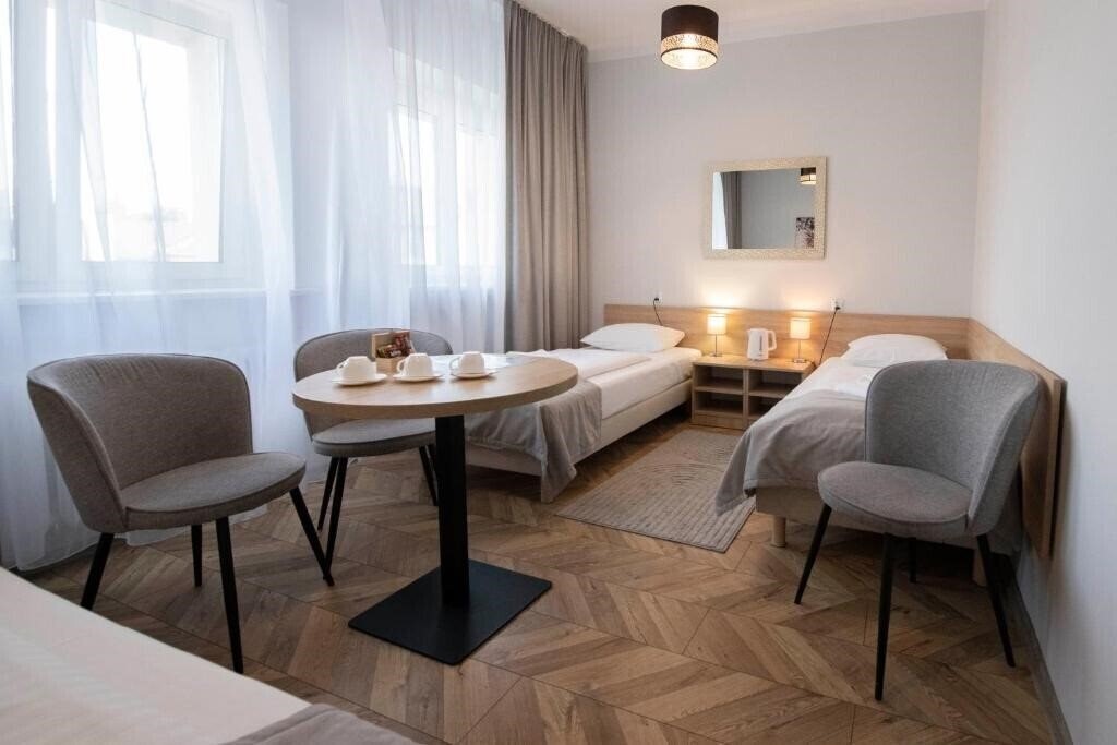 Фото Hotel Polonia 2*