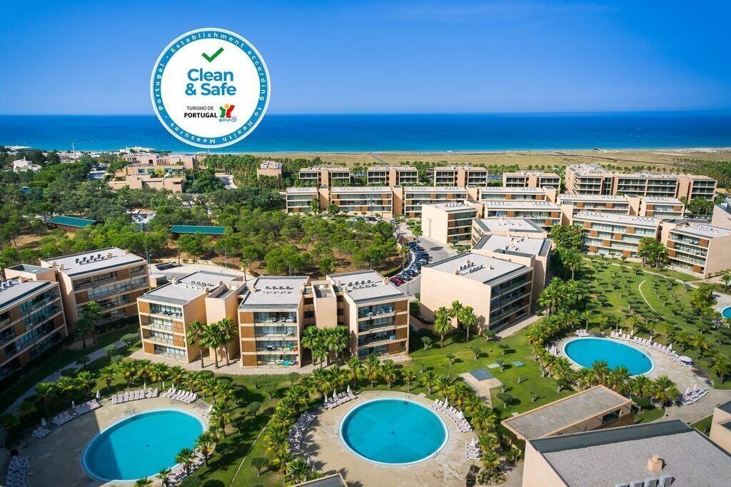 Отель Salgados Vila Das Lagoas Apartments 4*
