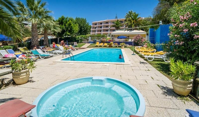 Фотографія Aparthotel Monica Isabel 3*