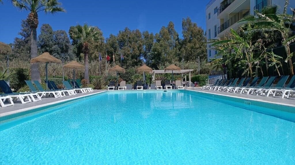 Фото Bayside Salgados Golf & Beach Resort 3*